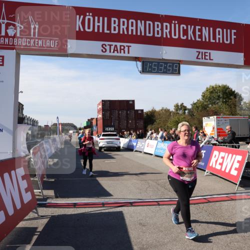 03.10.2025 - Köhlbrandbrückenlauf Lena Gebhardt http://msf.ph/oto/9084879 03.10.2025 13:53:59 Ziel 5603, 5819, 6529, 6549 meine-sportfotos.de