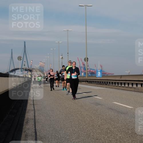 03.10.2025 - Köhlbrandbrückenlauf Fabian Wolf http://msf.ph/oto/9084881 03.10.2025 10:20:14 Position 3 3 meine-sportfotos.de