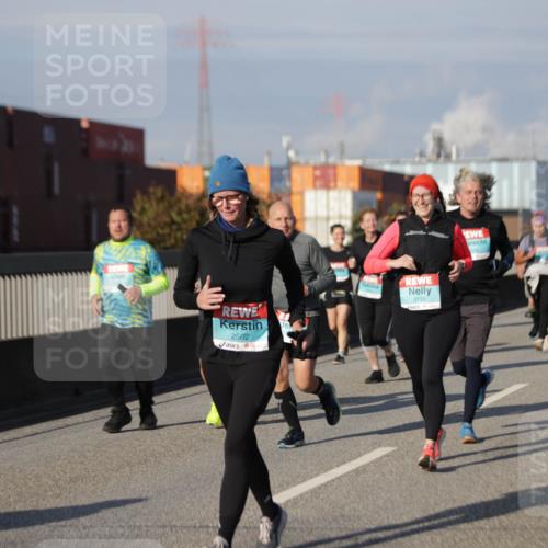 03.10.2025 - Köhlbrandbrückenlauf Jannik Wohlers http://msf.ph/oto/9084897 03.10.2025 10:07:15 Position 3 2562, 3199 meine-sportfotos.de