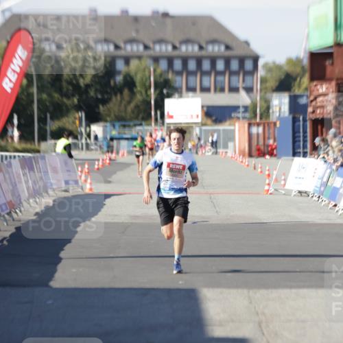 03.10.2025 - Köhlbrandbrückenlauf Jannik Wohlers http://msf.ph/oto/9084904 03.10.2025 12:52:13 Ziel 4301 meine-sportfotos.de