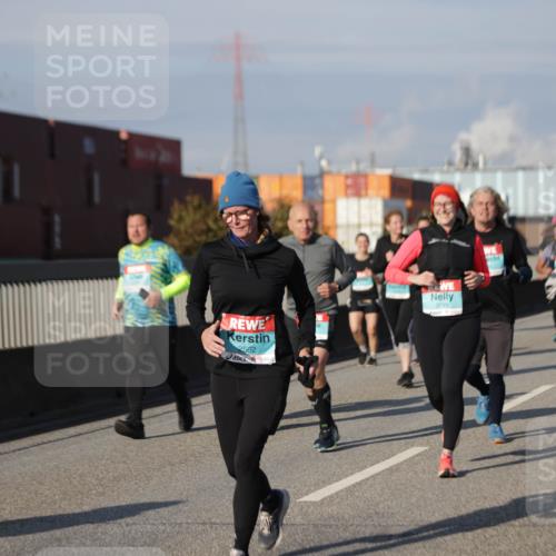03.10.2025 - Köhlbrandbrückenlauf Jannik Wohlers http://msf.ph/oto/9084909 03.10.2025 10:07:15 Position 3 2562, 3199 meine-sportfotos.de