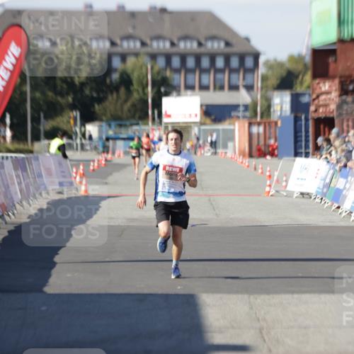 03.10.2025 - Köhlbrandbrückenlauf Jannik Wohlers http://msf.ph/oto/9084919 03.10.2025 12:52:13 Ziel 4301 meine-sportfotos.de