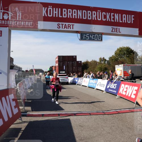 03.10.2025 - Köhlbrandbrückenlauf Lena Gebhardt http://msf.ph/oto/9084920 03.10.2025 13:54:00 Ziel 5603, 5819, 6529, 6549 meine-sportfotos.de