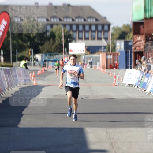 03.10.2025 - Köhlbrandbrückenlauf Jannik Wohlers http://msf.ph/oto/9084924 03.10.2025 12:52:13 Ziel 4301 meine-sportfotos.de