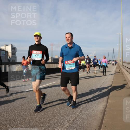 03.10.2025 - Köhlbrandbrückenlauf Lena Gebhardt http://msf.ph/oto/9084927 03.10.2025 10:05:23 Position 2 2284, 1539, 2451 meine-sportfotos.de