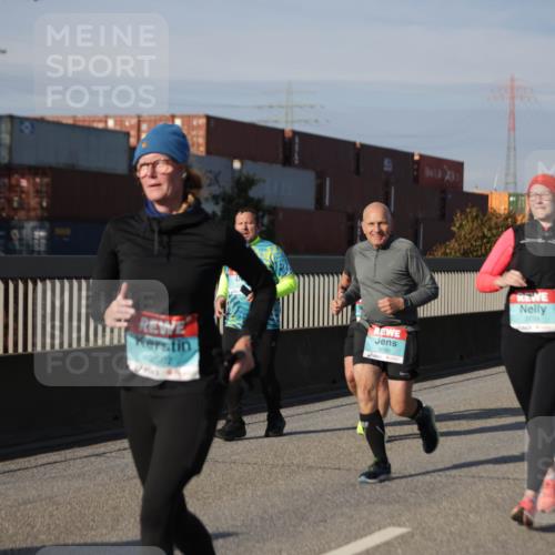 03.10.2025 - Köhlbrandbrückenlauf Jannik Wohlers http://msf.ph/oto/9084951 03.10.2025 10:07:17 Position 3 2562, 3090, 3199 meine-sportfotos.de