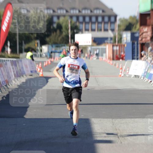 03.10.2025 - Köhlbrandbrückenlauf Jannik Wohlers http://msf.ph/oto/9084974 03.10.2025 12:52:15 Ziel 4301 meine-sportfotos.de