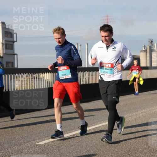 03.10.2025 - Köhlbrandbrückenlauf Lena Gebhardt http://msf.ph/oto/9084988 03.10.2025 10:05:25 Position 2 3231, 3829, 2930 meine-sportfotos.de