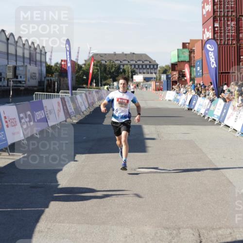 03.10.2025 - Köhlbrandbrückenlauf Jannik Wohlers http://msf.ph/oto/9084989 03.10.2025 12:52:17 Ziel 4301 meine-sportfotos.de