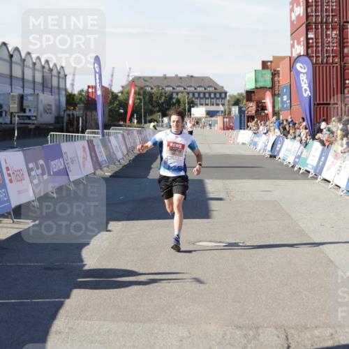 03.10.2025 - Köhlbrandbrückenlauf Jannik Wohlers http://msf.ph/oto/9085004 03.10.2025 12:52:17 Ziel 4301 meine-sportfotos.de