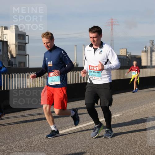 03.10.2025 - Köhlbrandbrückenlauf Lena Gebhardt http://msf.ph/oto/9085015 03.10.2025 10:05:25 Position 2 3829, 2930 meine-sportfotos.de