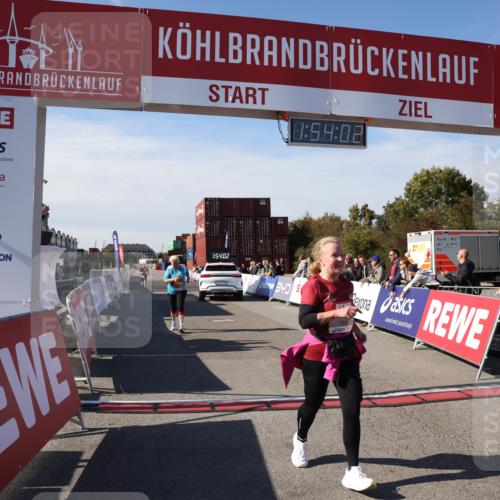 03.10.2025 - Köhlbrandbrückenlauf Lena Gebhardt http://msf.ph/oto/9085016 03.10.2025 13:54:02 Ziel 5603, 5819, 6529, 6549 meine-sportfotos.de