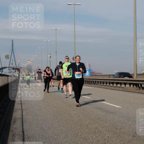 03.10.2025 - Köhlbrandbrückenlauf Fabian Wolf http://msf.ph/oto/9085025 03.10.2025 10:20:16 Position 3 2428 meine-sportfotos.de