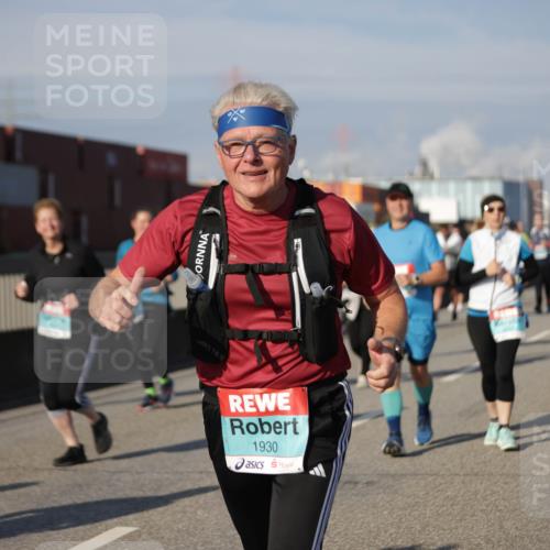 03.10.2025 - Köhlbrandbrückenlauf Jannik Wohlers http://msf.ph/oto/9085029 03.10.2025 10:07:19 Position 3 1930 meine-sportfotos.de