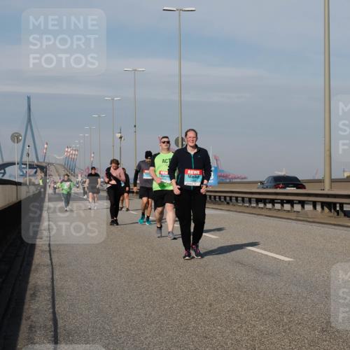 03.10.2025 - Köhlbrandbrückenlauf Fabian Wolf http://msf.ph/oto/9085033 03.10.2025 10:20:16 Position 3 2428 meine-sportfotos.de