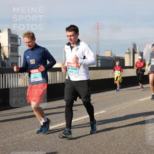 03.10.2025 - Köhlbrandbrückenlauf Lena Gebhardt http://msf.ph/oto/9085037 03.10.2025 10:05:25 Position 2 3829, 2930 meine-sportfotos.de