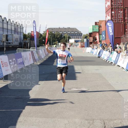 03.10.2025 - Köhlbrandbrückenlauf Jannik Wohlers http://msf.ph/oto/9085038 03.10.2025 12:52:17 Ziel 4301 meine-sportfotos.de