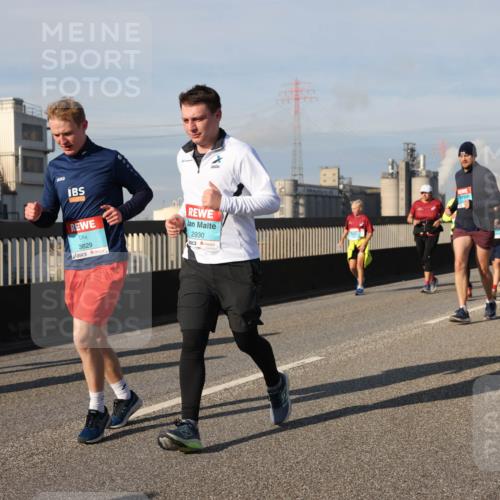 03.10.2025 - Köhlbrandbrückenlauf Lena Gebhardt http://msf.ph/oto/9085041 03.10.2025 10:05:25 Position 2 3829, 2930, 192 meine-sportfotos.de