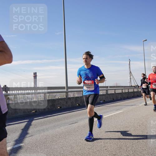 03.10.2025 - Köhlbrandbrückenlauf Michael Burmester http://msf.ph/oto/9085045 03.10.2025 12:42:54 Position 2 4449 meine-sportfotos.de