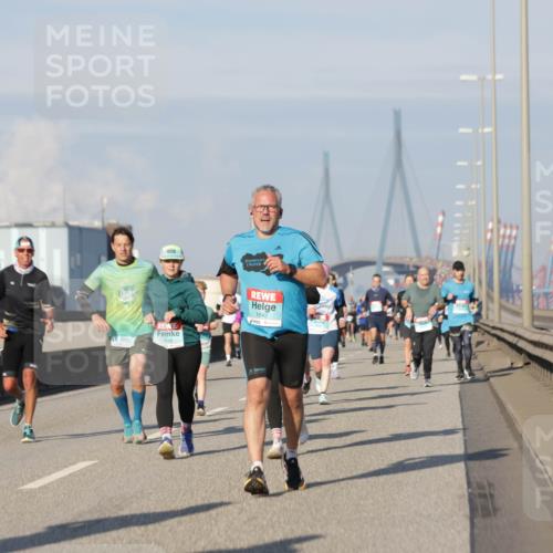 03.10.2025 - Köhlbrandbrückenlauf Jannik Wohlers http://msf.ph/oto/9085047 03.10.2025 09:56:37 Position 3 1418, 1642 meine-sportfotos.de