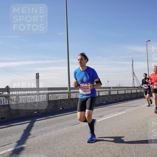 03.10.2025 - Köhlbrandbrückenlauf Michael Burmester http://msf.ph/oto/9085062 03.10.2025 12:42:54 Position 2 4449 meine-sportfotos.de