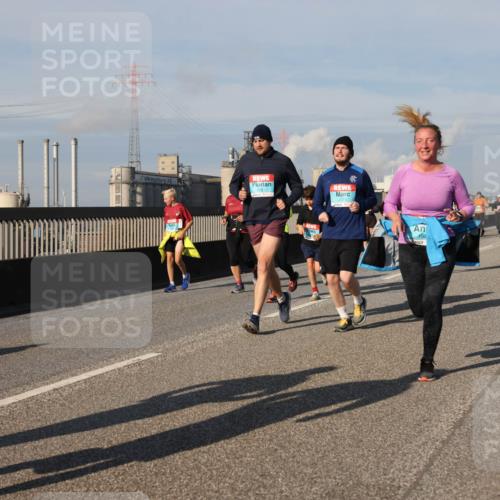 03.10.2025 - Köhlbrandbrückenlauf Lena Gebhardt http://msf.ph/oto/9085080 03.10.2025 10:05:26 Position 2 2351, 192 meine-sportfotos.de