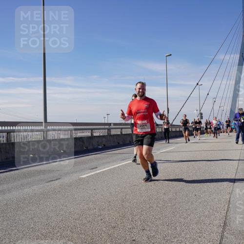 03.10.2025 - Köhlbrandbrückenlauf Michael Burmester http://msf.ph/oto/9085089 03.10.2025 12:42:55 Position 2 4113 meine-sportfotos.de