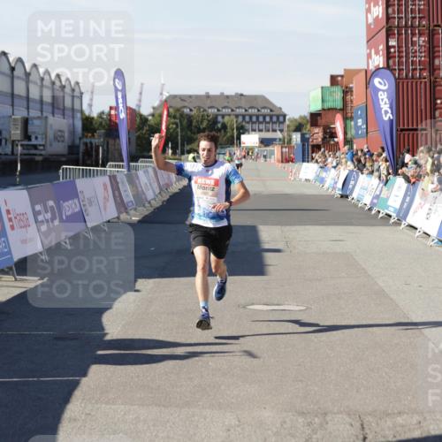 03.10.2025 - Köhlbrandbrückenlauf Jannik Wohlers http://msf.ph/oto/9085096 03.10.2025 12:52:17 Ziel 4301 meine-sportfotos.de