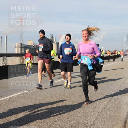 03.10.2025 - Köhlbrandbrückenlauf Lena Gebhardt http://msf.ph/oto/9085097 03.10.2025 10:05:26 Position 2 19 meine-sportfotos.de