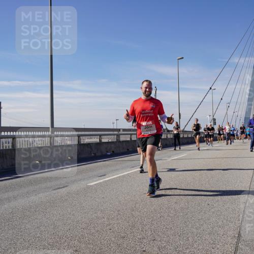03.10.2025 - Köhlbrandbrückenlauf Michael Burmester http://msf.ph/oto/9085106 03.10.2025 12:42:55 Position 2 4113 meine-sportfotos.de