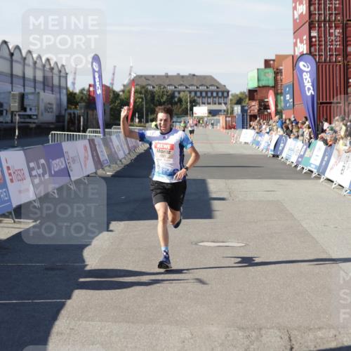 03.10.2025 - Köhlbrandbrückenlauf Jannik Wohlers http://msf.ph/oto/9085115 03.10.2025 12:52:17 Ziel 4301 meine-sportfotos.de