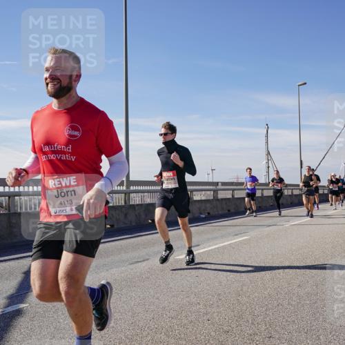 03.10.2025 - Köhlbrandbrückenlauf Michael Burmester http://msf.ph/oto/9085133 03.10.2025 12:42:56 Position 2 4113 meine-sportfotos.de