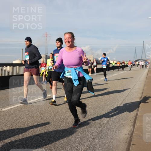 03.10.2025 - Köhlbrandbrückenlauf Lena Gebhardt http://msf.ph/oto/9085146 03.10.2025 10:05:27 Position 2 19 meine-sportfotos.de