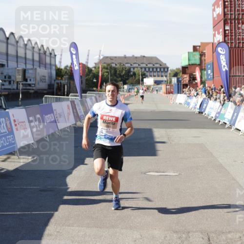 03.10.2025 - Köhlbrandbrückenlauf Jannik Wohlers http://msf.ph/oto/9085172 03.10.2025 12:52:18 Ziel 4301 meine-sportfotos.de