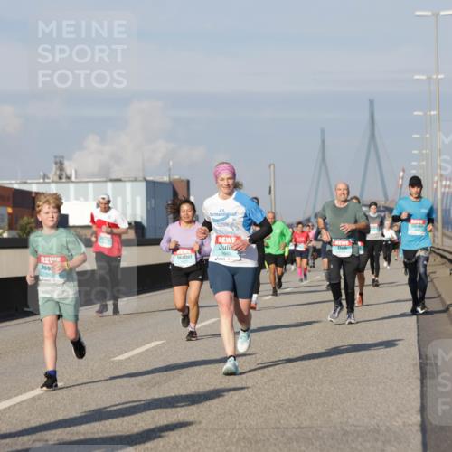 03.10.2025 - Köhlbrandbrückenlauf Jannik Wohlers http://msf.ph/oto/9085181 03.10.2025 09:56:43 Position 3 3352, 1806, 41, 1640 meine-sportfotos.de