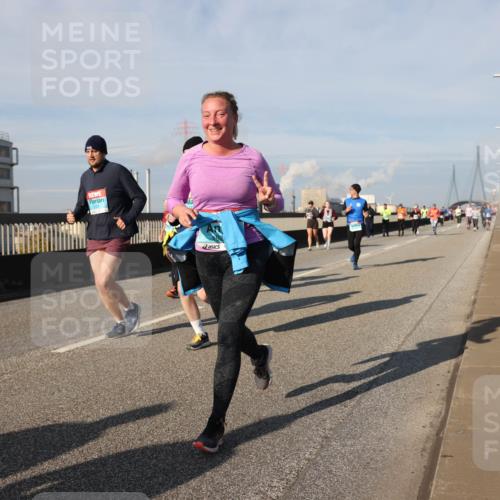 03.10.2025 - Köhlbrandbrückenlauf Lena Gebhardt http://msf.ph/oto/9085194 03.10.2025 10:05:27 Position 2  meine-sportfotos.de