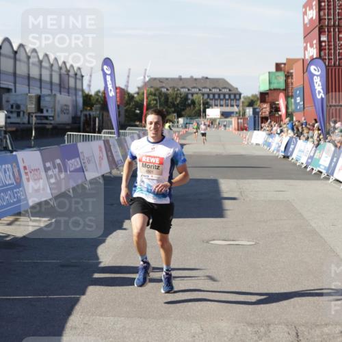 03.10.2025 - Köhlbrandbrückenlauf Jannik Wohlers http://msf.ph/oto/9085195 03.10.2025 12:52:18 Ziel 4301 meine-sportfotos.de