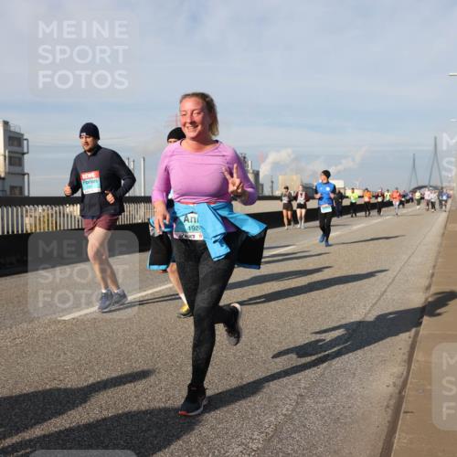 03.10.2025 - Köhlbrandbrückenlauf Lena Gebhardt http://msf.ph/oto/9085209 03.10.2025 10:05:27 Position 2 192 meine-sportfotos.de