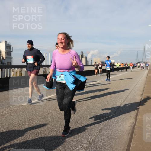 03.10.2025 - Köhlbrandbrückenlauf Lena Gebhardt http://msf.ph/oto/9085217 03.10.2025 10:05:27 Position 2 192 meine-sportfotos.de