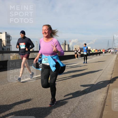 03.10.2025 - Köhlbrandbrückenlauf Lena Gebhardt http://msf.ph/oto/9085228 03.10.2025 10:05:27 Position 2 192 meine-sportfotos.de