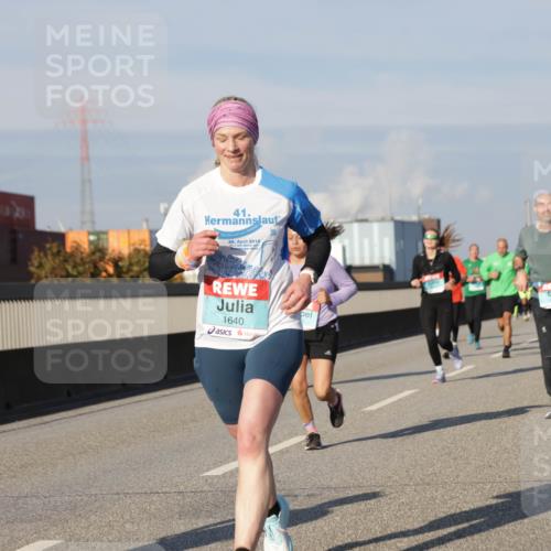 03.10.2025 - Köhlbrandbrückenlauf Jannik Wohlers http://msf.ph/oto/9085232 03.10.2025 09:56:45 Position 3 41, 29, 2012, 1640 meine-sportfotos.de