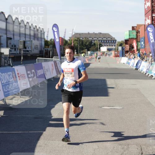 03.10.2025 - Köhlbrandbrückenlauf Jannik Wohlers http://msf.ph/oto/9085234 03.10.2025 12:52:18 Ziel 4301 meine-sportfotos.de