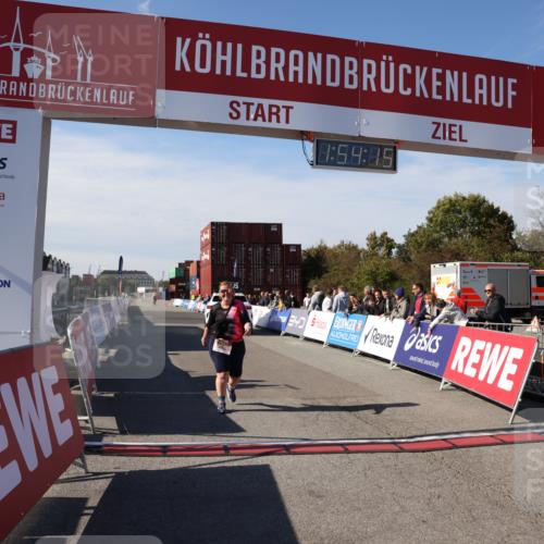 03.10.2025 - Köhlbrandbrückenlauf Lena Gebhardt http://msf.ph/oto/9085236 03.10.2025 13:54:15 Ziel 5471 meine-sportfotos.de