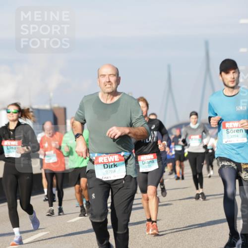 03.10.2025 - Köhlbrandbrückenlauf Jannik Wohlers http://msf.ph/oto/9085256 03.10.2025 09:56:47 Position 3 2799, 1771, 3394 meine-sportfotos.de