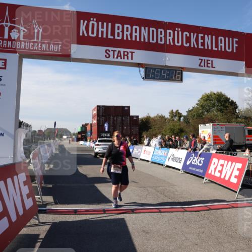 03.10.2025 - Köhlbrandbrückenlauf Lena Gebhardt http://msf.ph/oto/9085272 03.10.2025 13:54:16 Ziel 5471 meine-sportfotos.de