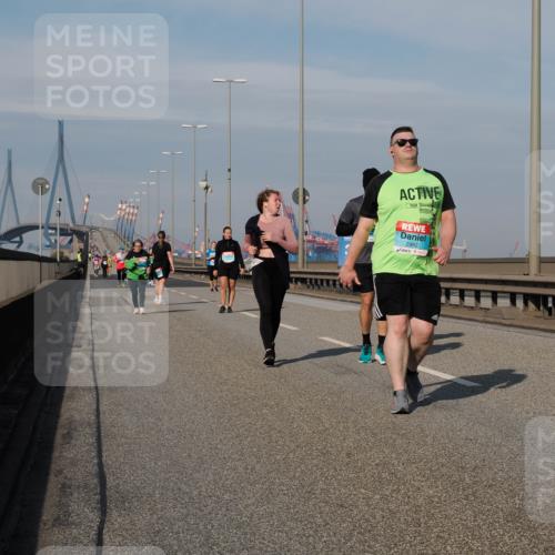 03.10.2025 - Köhlbrandbrückenlauf Fabian Wolf http://msf.ph/oto/9085273 03.10.2025 10:20:21 Position 3 2992 meine-sportfotos.de
