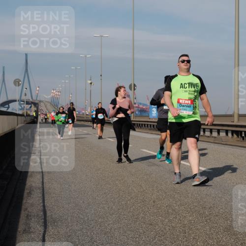 03.10.2025 - Köhlbrandbrückenlauf Fabian Wolf http://msf.ph/oto/9085289 03.10.2025 10:20:21 Position 3 3, 2992 meine-sportfotos.de