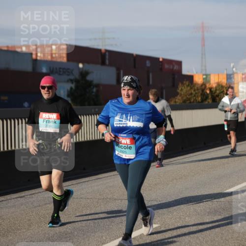 03.10.2025 - Köhlbrandbrückenlauf Jannik Wohlers http://msf.ph/oto/9085293 03.10.2025 10:07:24 Position 3 2094, 2925 meine-sportfotos.de
