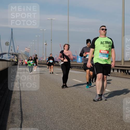 03.10.2025 - Köhlbrandbrückenlauf Fabian Wolf http://msf.ph/oto/9085308 03.10.2025 10:20:21 Position 3 3, 2992 meine-sportfotos.de