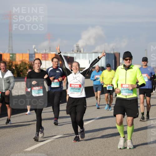 03.10.2025 - Köhlbrandbrückenlauf Jannik Wohlers http://msf.ph/oto/9085318 03.10.2025 10:07:25 Position 3 2289, 2356, 1904 meine-sportfotos.de